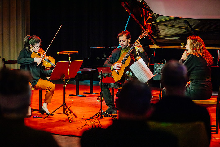 2022-01-14 - Julia Crowell (Neo), Vicky Powell & Jacob Kellermann från Kronhuset, Göteborg