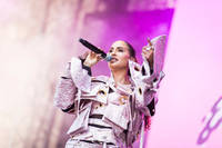 2022-06-09 - Snoh Aalegra från Rosendal Garden Party, Stockholm