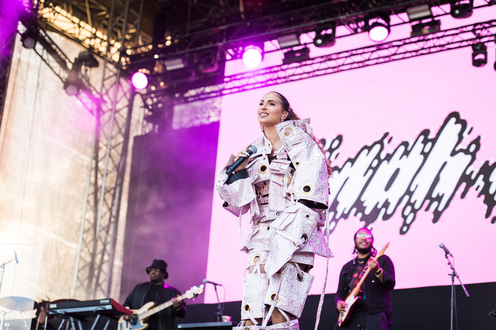 2022-06-09 - Snoh Aalegra från Rosendal Garden Party, Stockholm