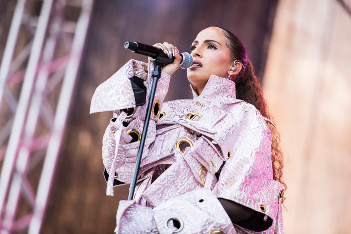 2022-06-09 - Snoh Aalegra från Rosendal Garden Party, Stockholm
