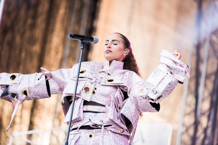 2022-06-09 - Snoh Aalegra från Rosendal Garden Party, Stockholm