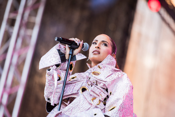 2022-06-09 - Snoh Aalegra från Rosendal Garden Party, Stockholm