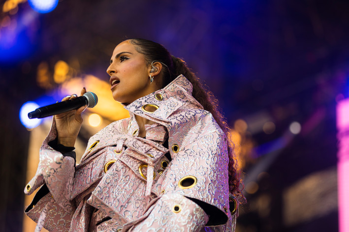 2022-06-09 - Snoh Aalegra från Rosendal Garden Party, Stockholm