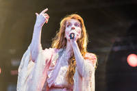 2022-06-09 - Florence + The Machine från Rosendal Garden Party, Stockholm