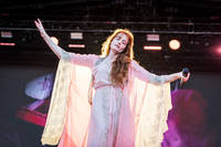 2022-06-09 - Florence + The Machine från Rosendal Garden Party, Stockholm