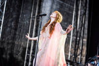 2022-06-09 - Florence + The Machine från Rosendal Garden Party, Stockholm