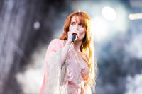 2022-06-09 - Florence + The Machine från Rosendal Garden Party, Stockholm