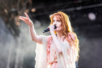 2022-06-09 - Florence + The Machine från Rosendal Garden Party, Stockholm