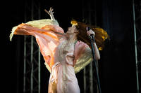 2022-06-09 - Florence + The Machine från Rosendal Garden Party, Stockholm