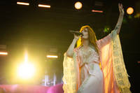 2022-06-09 - Florence + The Machine från Rosendal Garden Party, Stockholm