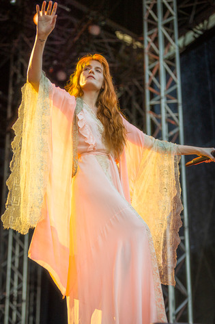 2022-06-09 - Florence + The Machine från Rosendal Garden Party, Stockholm