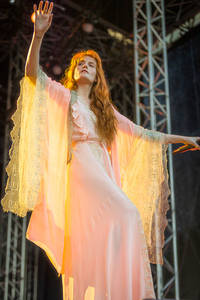 2022-06-09 - Florence + The Machine från Rosendal Garden Party, Stockholm