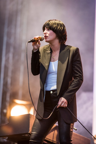 2022-06-10 - Sharon Van Etten från Rosendal Garden Party, Stockholm