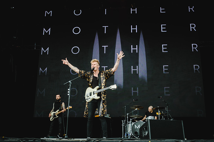 2022-07-01 - Mother Mother från Lollapalooza, Stockholm