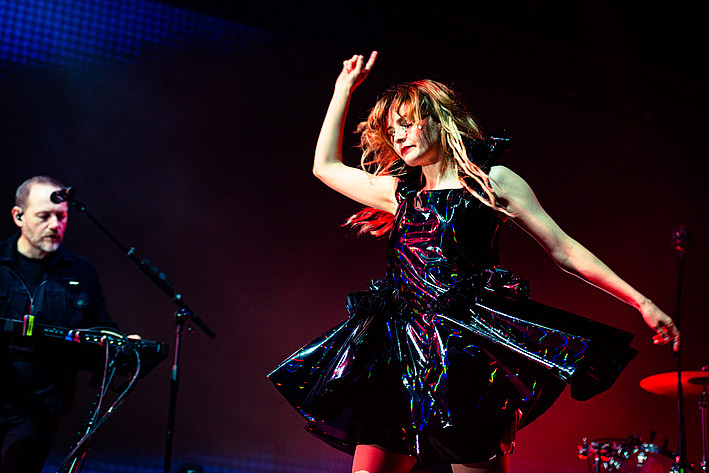 2022-06-30 - CHVRCHES från Roskildefestivalen, Roskilde