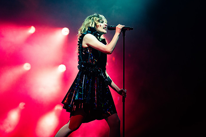 2022-06-30 - CHVRCHES från Roskildefestivalen, Roskilde