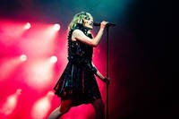 2022-06-30 - CHVRCHES från Roskildefestivalen, Roskilde