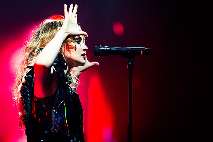 2022-06-30 - CHVRCHES från Roskildefestivalen, Roskilde