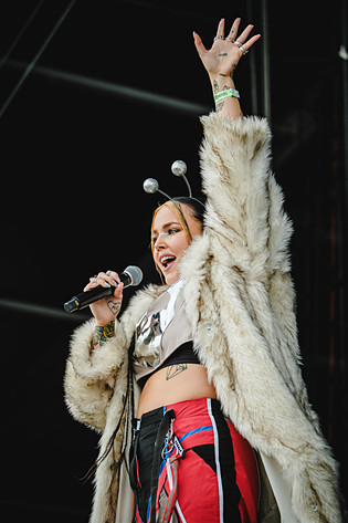 2022-07-03 - Miriam Bryant från Lollapalooza, Stockholm