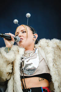2022-07-03 - Miriam Bryant från Lollapalooza, Stockholm