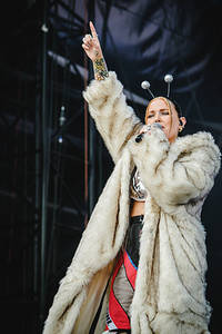 2022-07-03 - Miriam Bryant från Lollapalooza, Stockholm