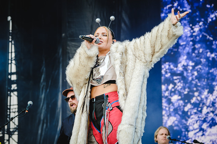 2022-07-03 - Miriam Bryant från Lollapalooza, Stockholm