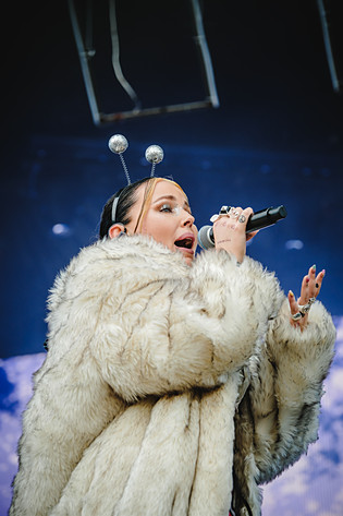 2022-07-03 - Miriam Bryant från Lollapalooza, Stockholm