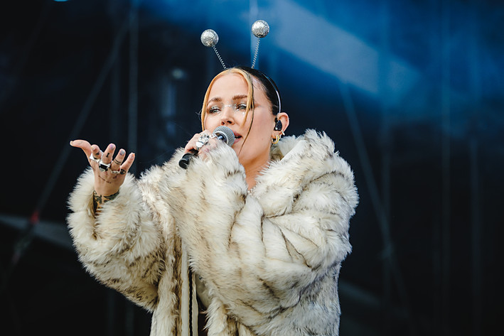 2022-07-03 - Miriam Bryant från Lollapalooza, Stockholm