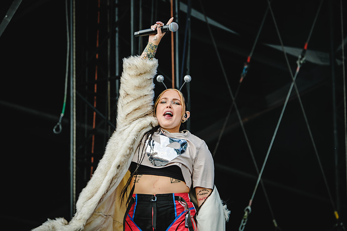 2022-07-03 - Miriam Bryant från Lollapalooza, Stockholm