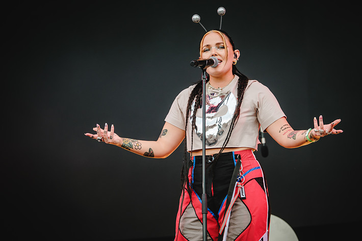 2022-07-03 - Miriam Bryant från Lollapalooza, Stockholm