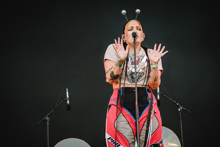2022-07-03 - Miriam Bryant från Lollapalooza, Stockholm