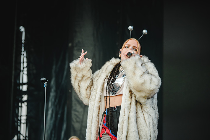 2022-07-03 - Miriam Bryant från Lollapalooza, Stockholm