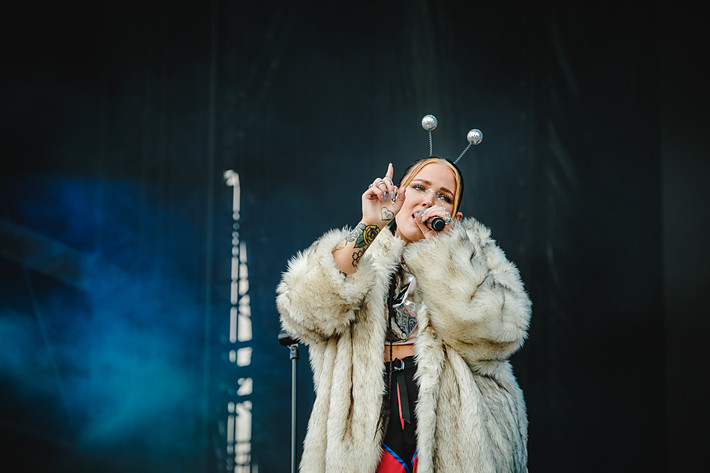 2022-07-03 - Miriam Bryant från Lollapalooza, Stockholm