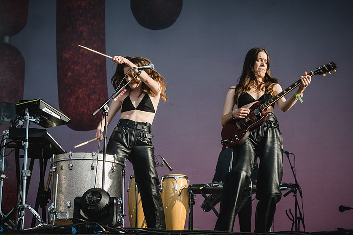 2022-07-03 - Haim från Lollapalooza, Stockholm