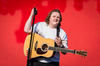 2022-07-03 - Lewis Capaldi från Lollapalooza, Stockholm