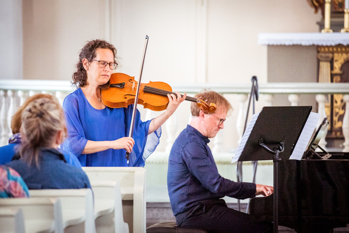 2022-07-06 - Malin Broman & Simon Crawford-Phillips från Södra Mellby Kyrka, Kivik