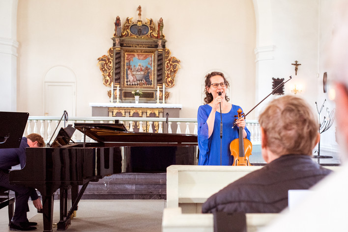 2022-07-06 - Malin Broman & Simon Crawford-Phillips från Södra Mellby Kyrka, Kivik