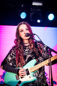 2022-08-12 - Holly Humberstone från Way Out West, Göteborg