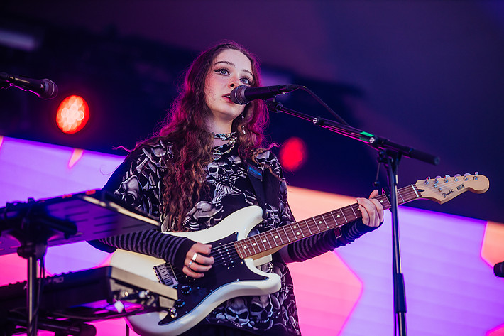 2022-08-12 - Holly Humberstone från Way Out West, Göteborg