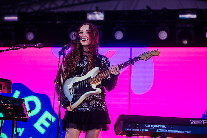 2022-08-12 - Holly Humberstone från Way Out West, Göteborg