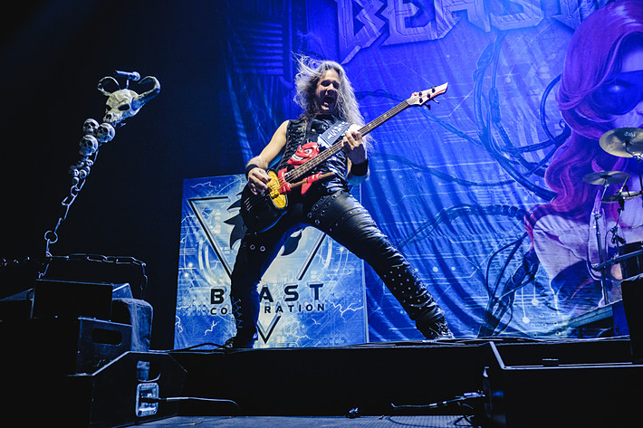 2022-12-16 - Beast In Black från Hallenstadion, Zürich