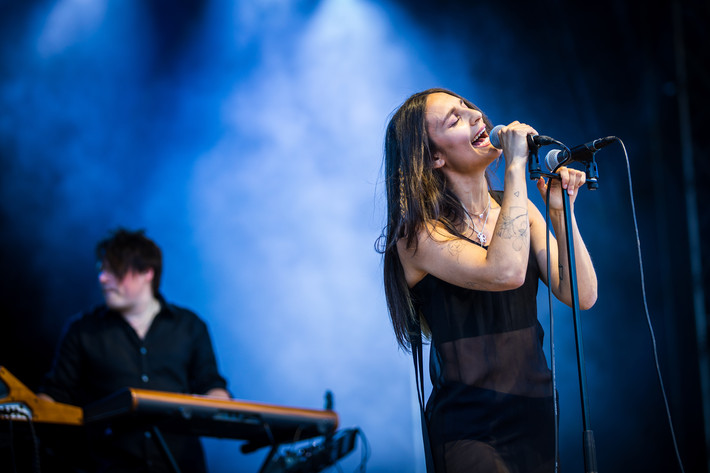 2023-06-11 - Nicole Sabouné från Rosendal Garden Party, Stockholm