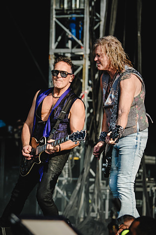 2023-06-27 - Def Leppard från Stockhorn Arena, Thun