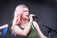 2023-06-29 - Baby Queen från Lollapalooza, Stockholm