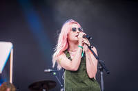 2023-06-29 - Baby Queen från Lollapalooza, Stockholm