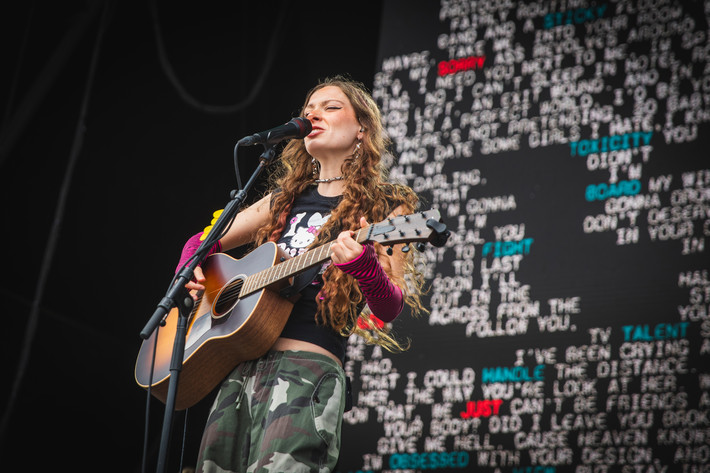 2023-06-30 - Holly Humberstone från Lollapalooza, Stockholm