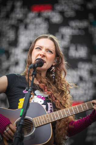 2023-06-30 - Holly Humberstone från Lollapalooza, Stockholm