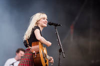 2023-06-30 - Maisie Peters från Lollapalooza, Stockholm