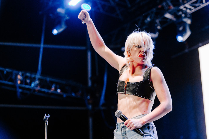 2023-08-11 - Amyl and The Sniffers från Way Out West, Göteborg