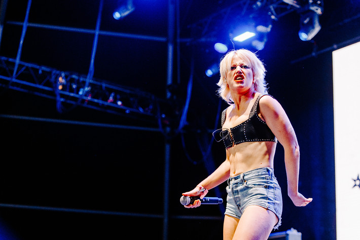 2023-08-11 - Amyl and The Sniffers från Way Out West, Göteborg